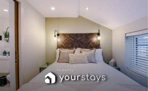 Foden's House by YourStays - 2 Bedroom Cottage in Sandbach with gorgeous dining room extension, High end finish
